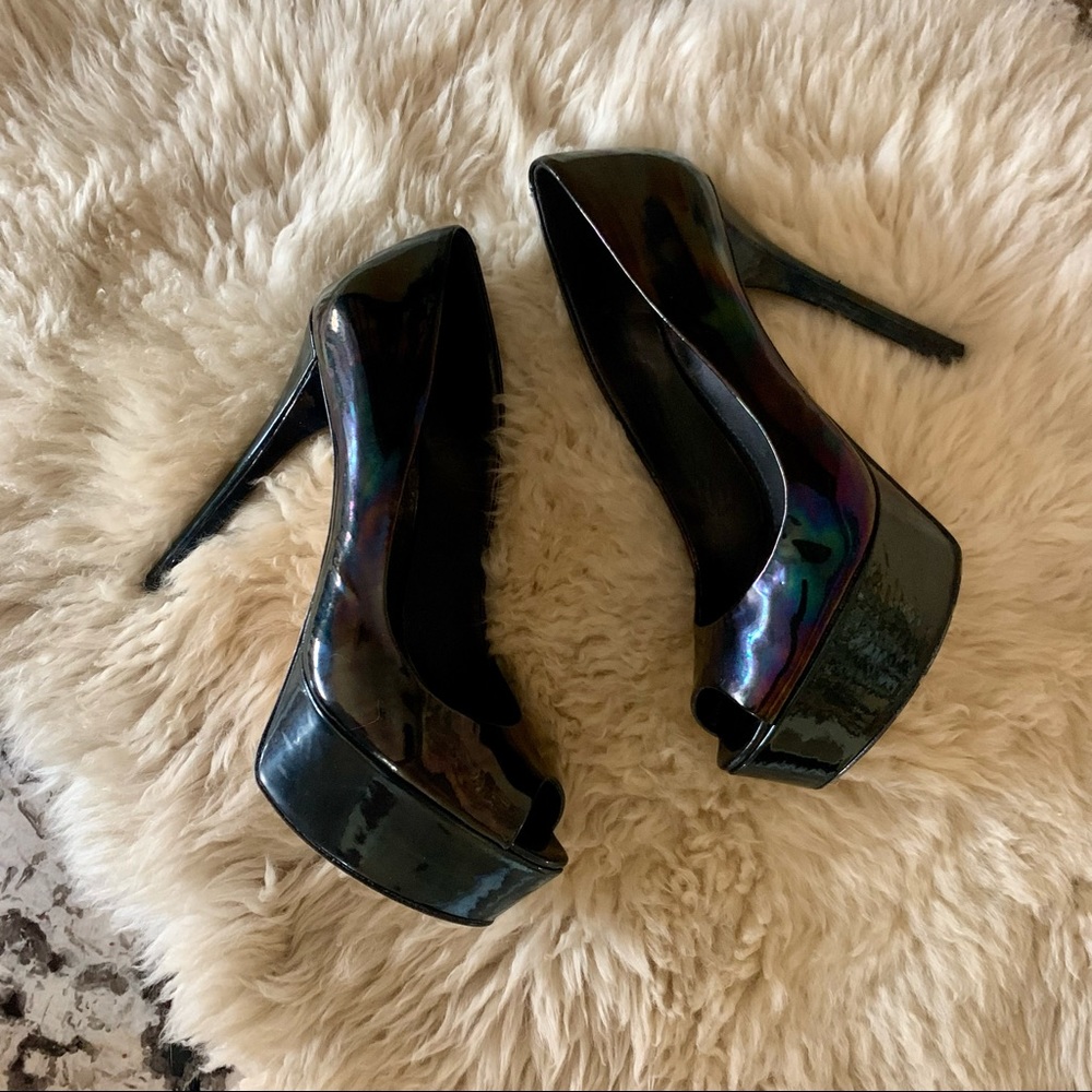 B BRIAN ATWOOD B Bambola Iridescent Patent Peep-toe Pumps. Small flaw on heel. - Picture 4 of 9